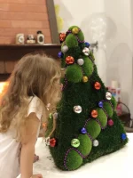 Vianočný Stromček z Machu s Ozdobami