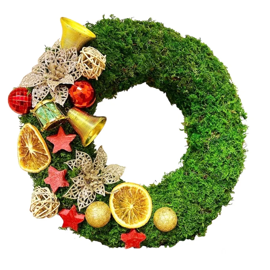 Kranz-mit-Moos-und-Fruechten_result Mooskranz mit weihnachtlicher Dekoration wie Glocken, Sternen und getrockneten Früchten