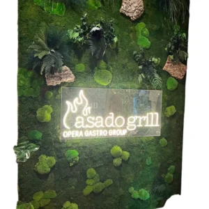 Machová stena s logom