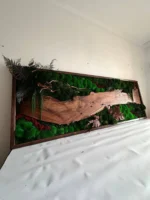 Machový obraz s drevom – Orechová lesná krajina
