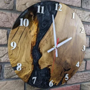 Dizajnové nástenné hodiny Dub s čiernou epoxidovou živicou a perleťou