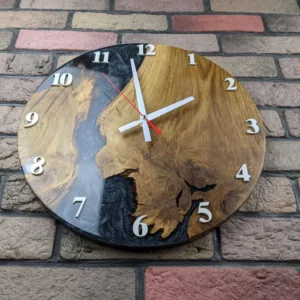 Dizajnové nástenné hodiny Dub s čiernou epoxidovou živicou a perleťou